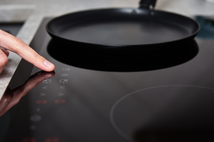 Induction cooktop with pan
