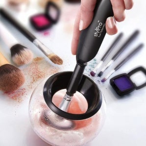 Why you should clean makeup brushes