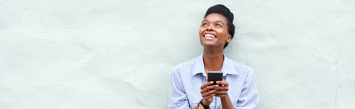 Young woman holding phone. Are Optus phones unlocked?