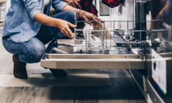 dishwasher shopping couple