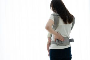 Are baby carriers and baby slings bad for your back?