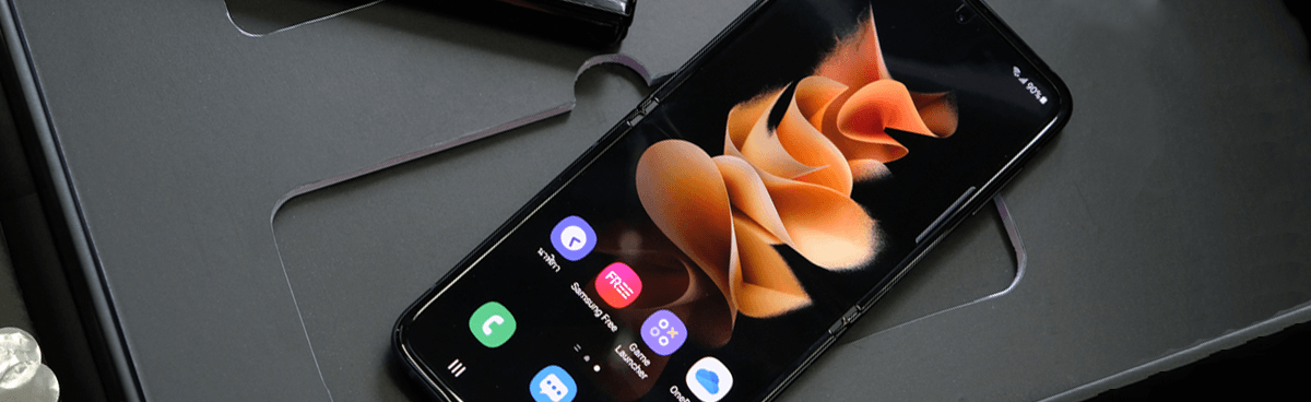 Samsung phone with apps on screen