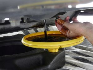 Draining car oil