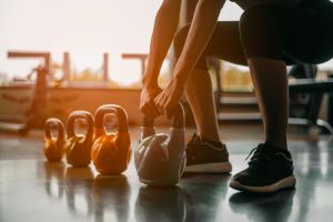 Exercising with kettlebells