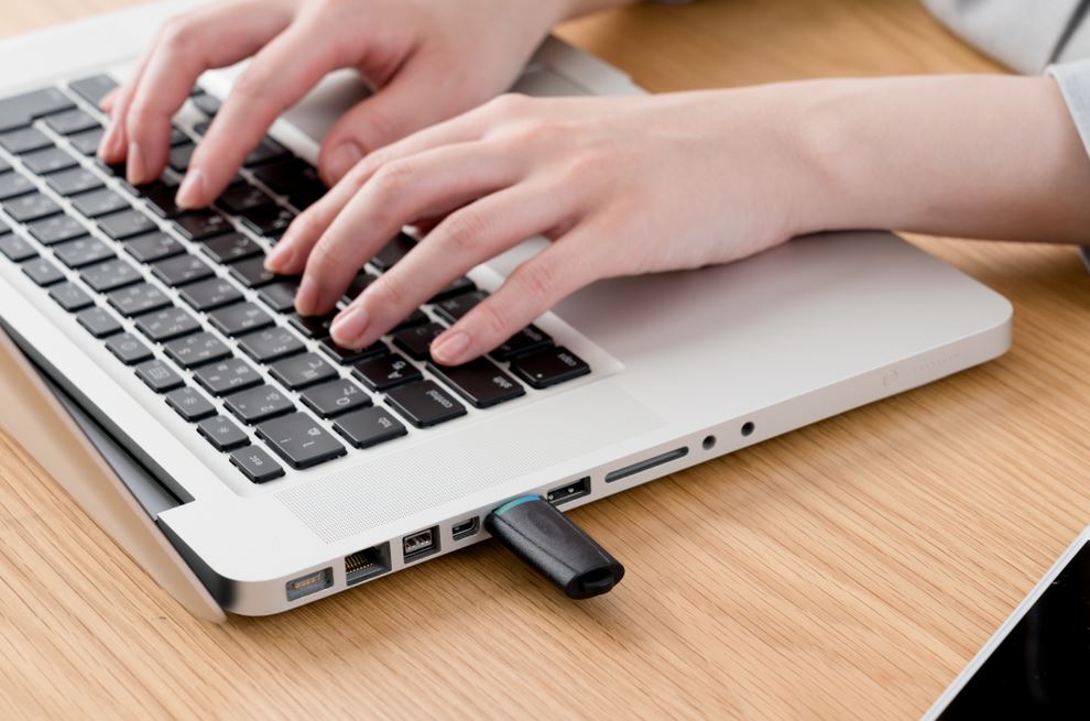 Using internet dongle in laptop