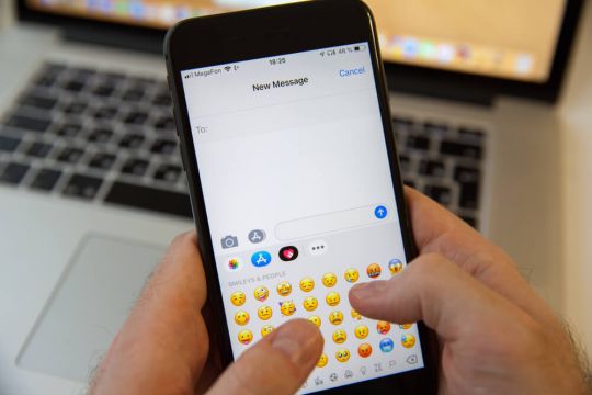 What is iMessage & is it different to SMS? | Canstar Blue