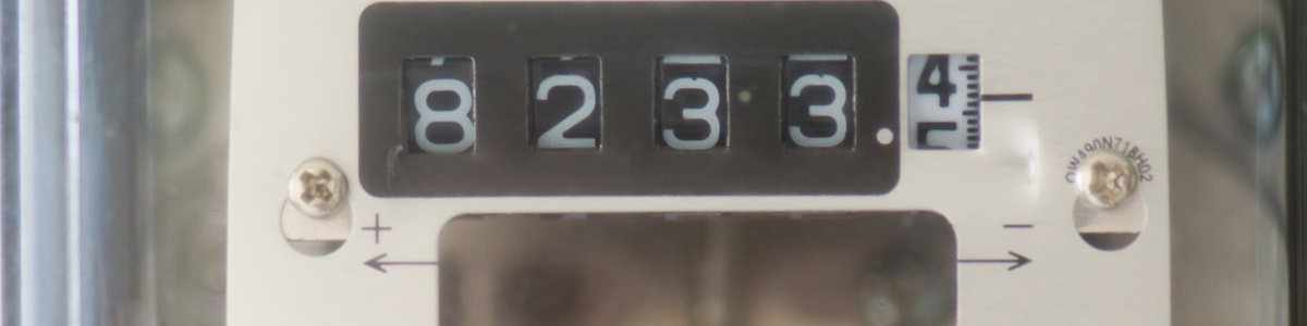 Electricity meter with usage displayed on it