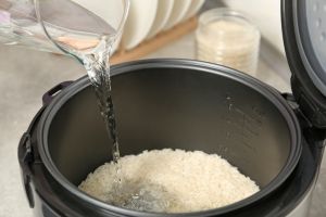 How much water do you need to cook rice?