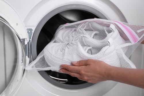 Cleaning shoes in washing machine