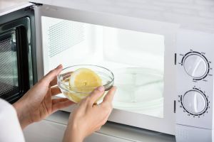 Cleam microwave with lemon