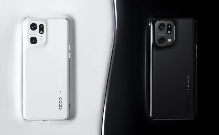 OPPO Find X5 Pro in black and white