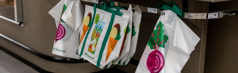 Woolworths to stop selling 15c reusable plastic bags in WA