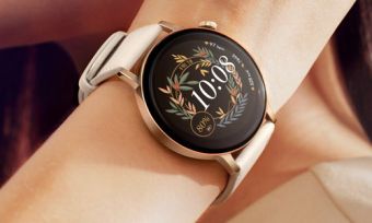 Woman wearing Huawei GT 3 watch