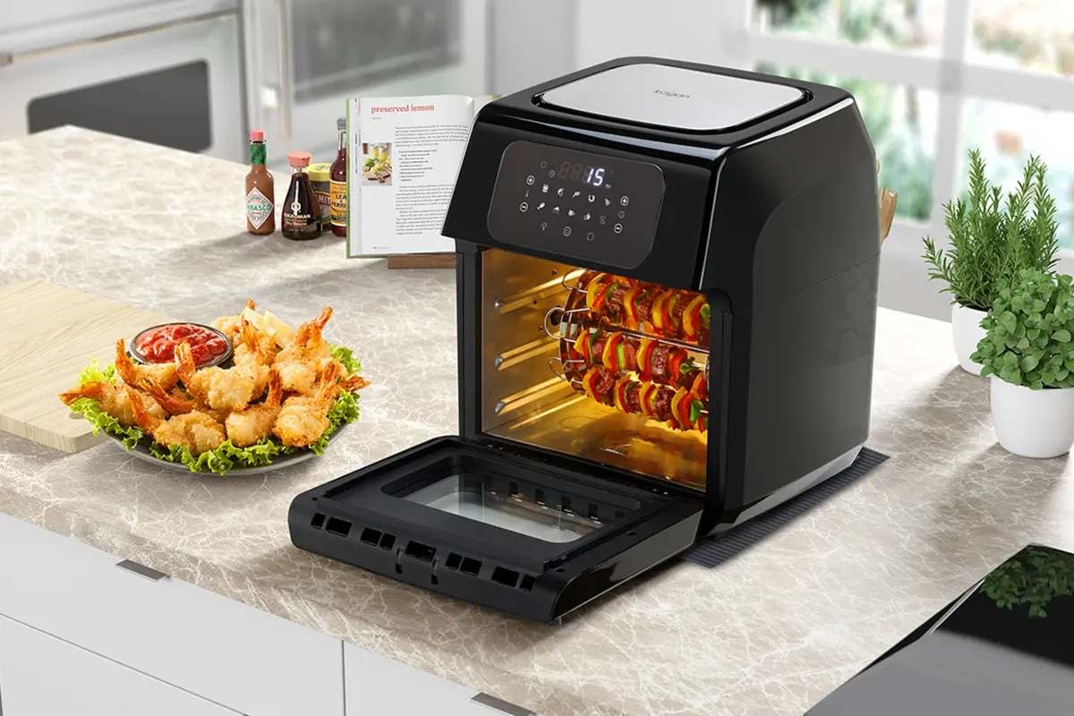 Air fryer baskets and air fryer ovens