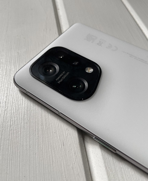 Closeup of OPPO Find X5 camera bump