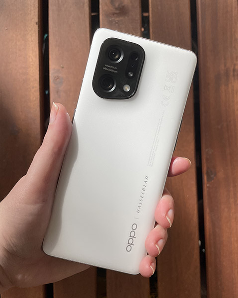 Person holding OPPO Find X5 phone