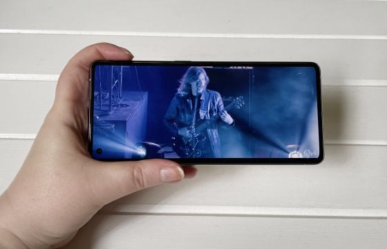 Live music video playing on OPPO Find X5 phone
