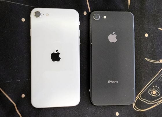 iPhone SE next to iPhone 8