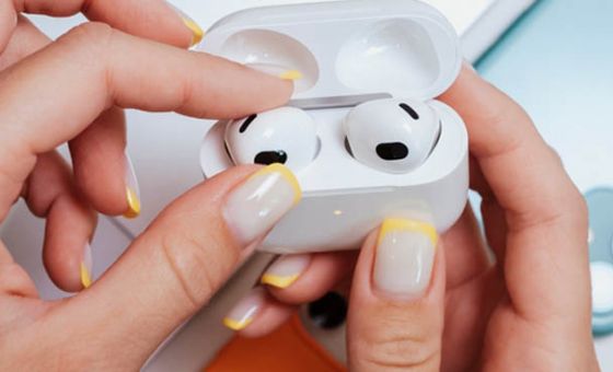 Wireless earbuds in a woman's hands