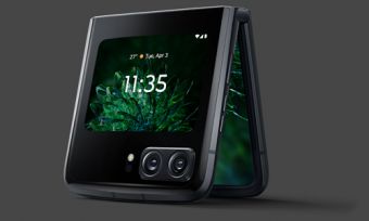 Motorola Razr 2022 phone folded