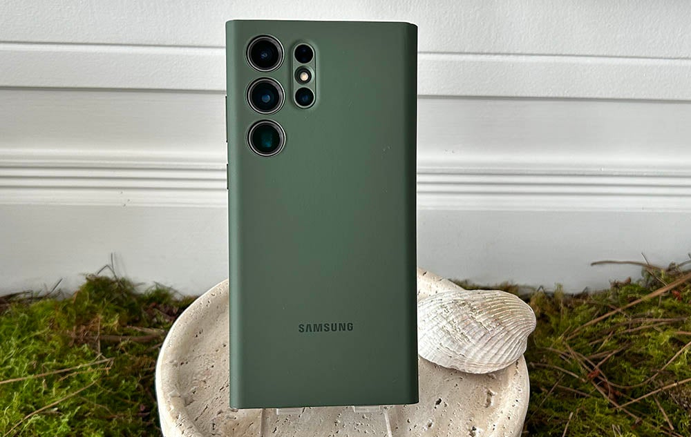 Samsung Galaxy S23 Ultra in green