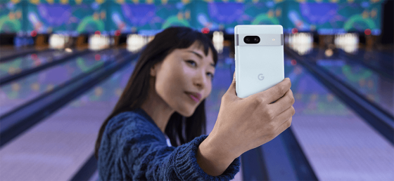 Woman taking selfie with Google Pixel 7a 