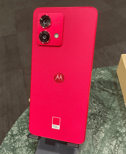 Moto G84 5G in Viva Magenta