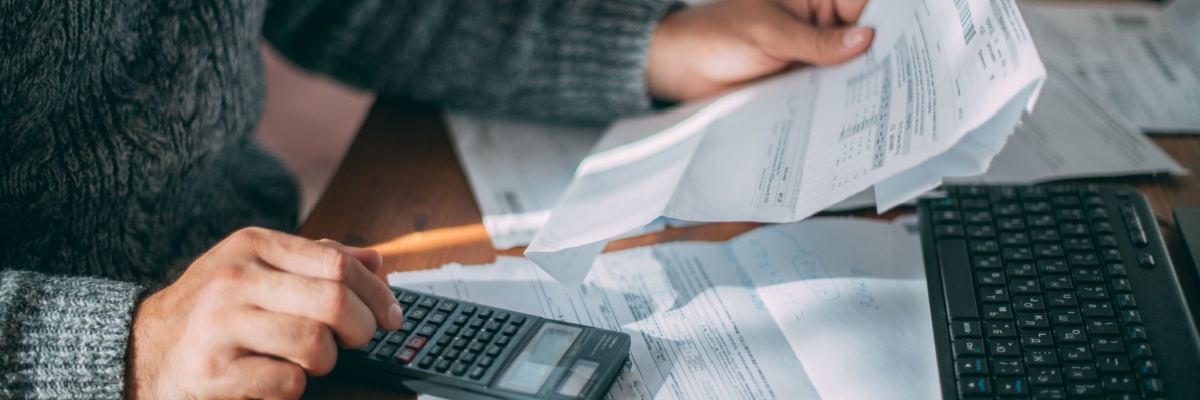 One quarter of Aussies missing savings of over $7,000 as energy and insurances rise