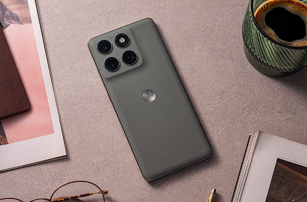 Motorola Edge 60 Pro in Shadow